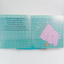 Load image into Gallery viewer, Peppa goes Swimming - BKLT30221
