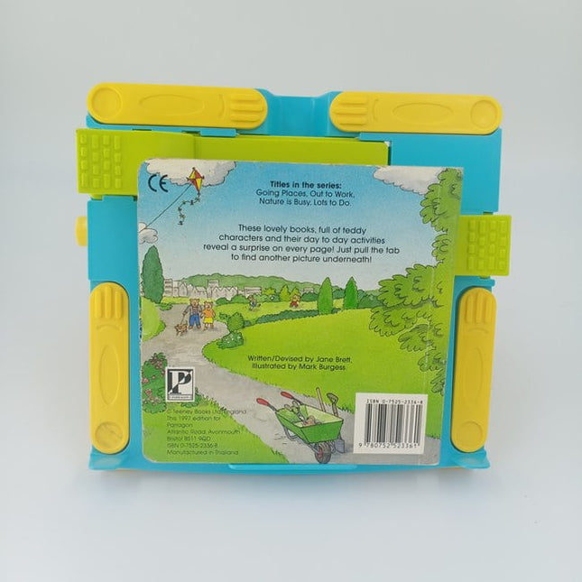 nature is busy - BKLT30471