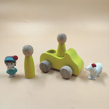 Load image into Gallery viewer, Extrokids Wooden 1 Car With 2 Peg Doll Set Toy - RANDOM COLOR WILL BE SHIPPED - EKT1923
